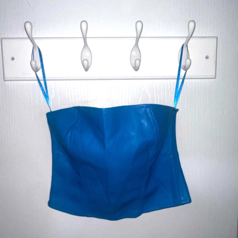 Motel Rocks
Women’s Dena Top Azure Blue
Size S
Brand New with Tags
